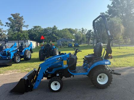 Tractor W/loader 24.7hp 17.2pto