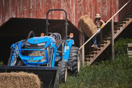 Tractor W/loader 24.6hp 19.2pto